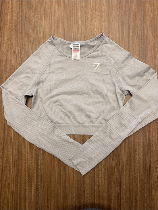 Gymshark Tops - Gymshark Light Gray Seamless Long-Sleeve Crop Top